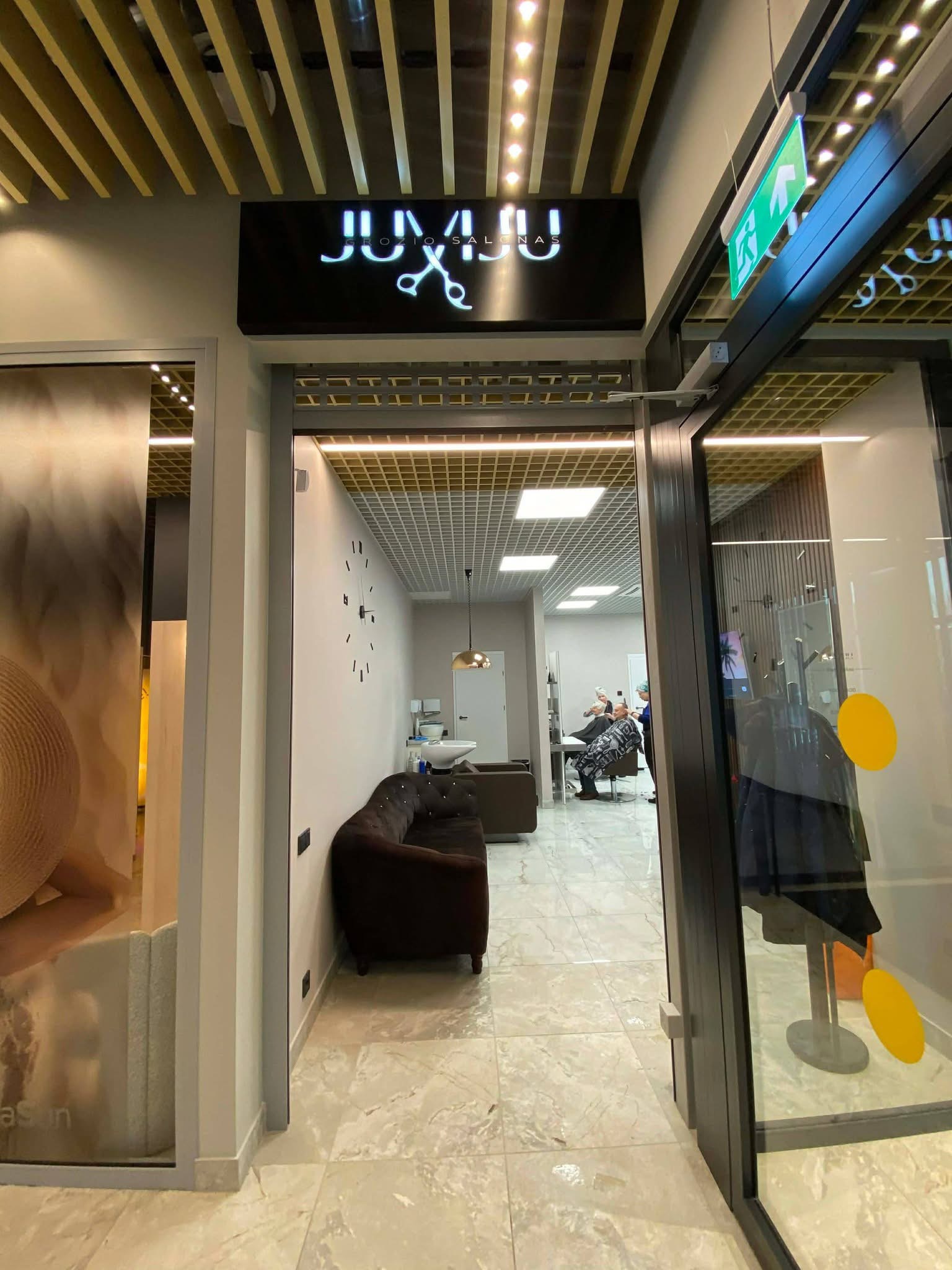 JUVIJU salono įėjimas
